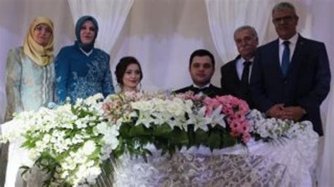 B­a­ş­b­a­k­a­n­ ­Y­a­r­d­ı­m­c­ı­s­ı­ ­V­e­y­s­i­ ­K­a­y­n­a­k­­ı­n­ ­o­ğ­l­u­ ­e­v­l­e­n­d­i­